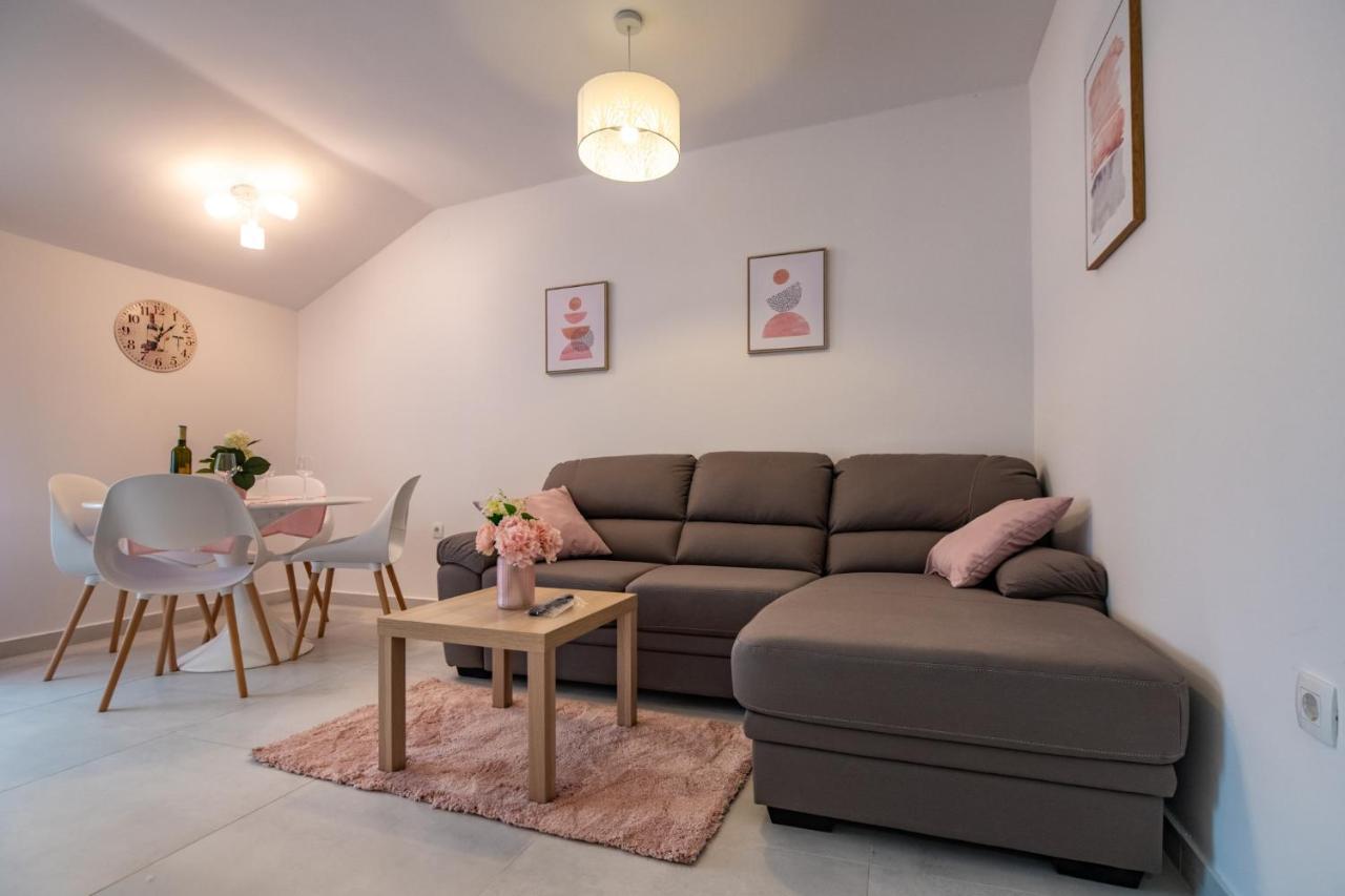 Antique Center Pula Apartment Exterior photo